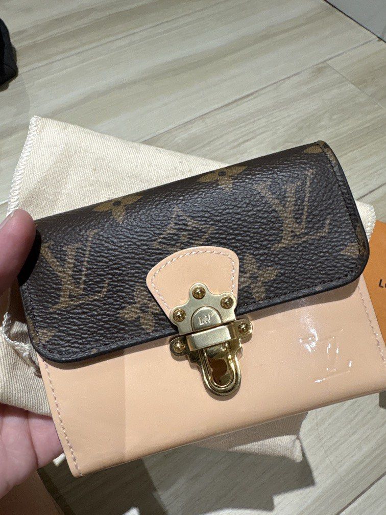 LV Vernis Monogram Wallet (Category: Luxury Bags & Wallets) located in Quezon City. Submitted by kaaat15 (Listing ID 1460278740, Image 3). Description: Complete inclusions FLAW: Slight discoloration. But not obvious since it is covered by the flap.