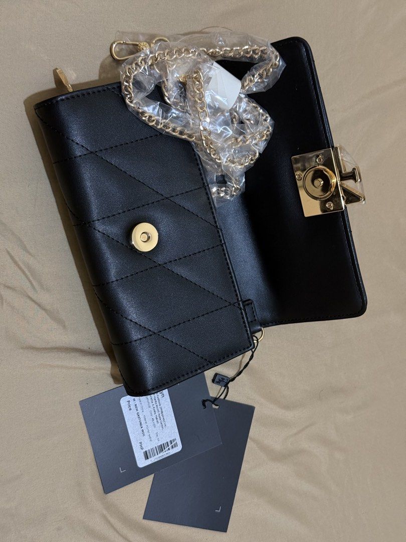 Lyn New Gastonia Wallet On Chain (Category: Luxury Bags & Wallets) located in Manila. Submitted by kiminoyaawa (Listing ID 1460290932, Image 2). Description: .