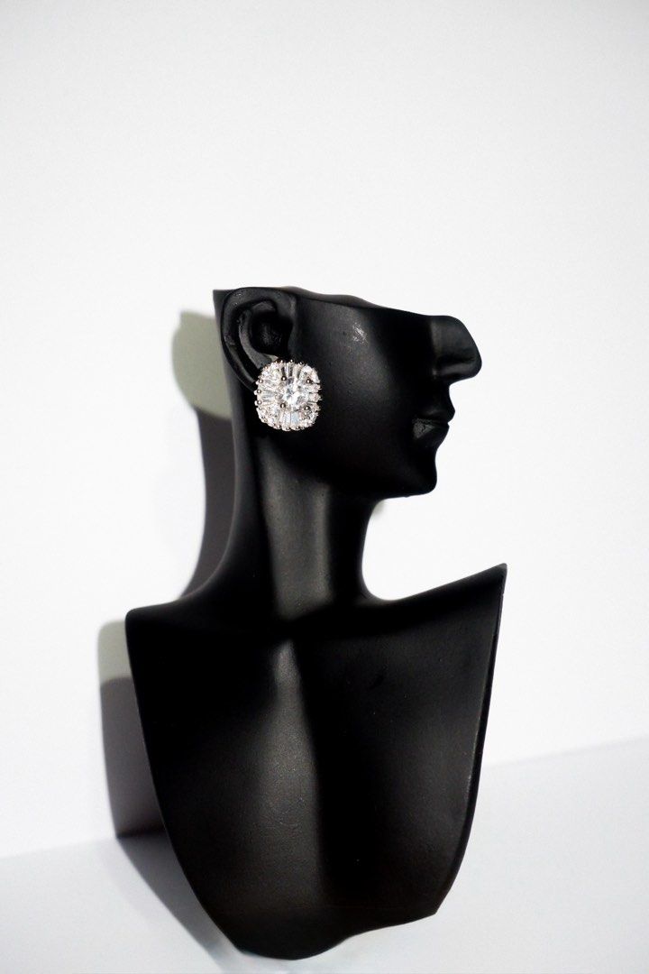 Lyzelé Earrings (Category: Earrings) located in Rizal. Submitted by llaayy_ (Listing ID 1460182246, Image 2). Description: Non faded, Hypoallergenic Lyzelé Earrings Available in Gold/Silver .