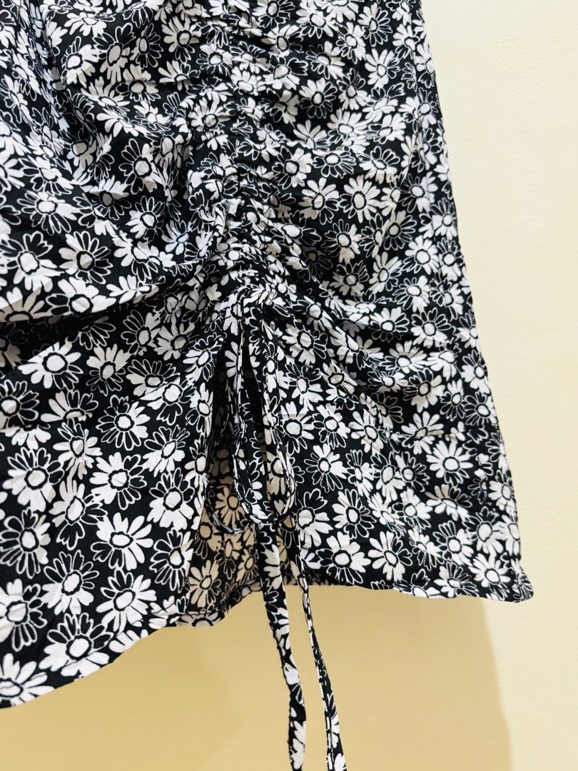 M| Floral Wrap Dress (Category: Dresses) located in Bacoor. Submitted by happyfinds_091223 (Listing ID 1460127606, Image 3). Description: With inner lining Back zip 📍Bacoor, Cavite Can ship via J&T express ✨Please visit my listings for more dresses, blouses, tops, and branded pants. 😊.