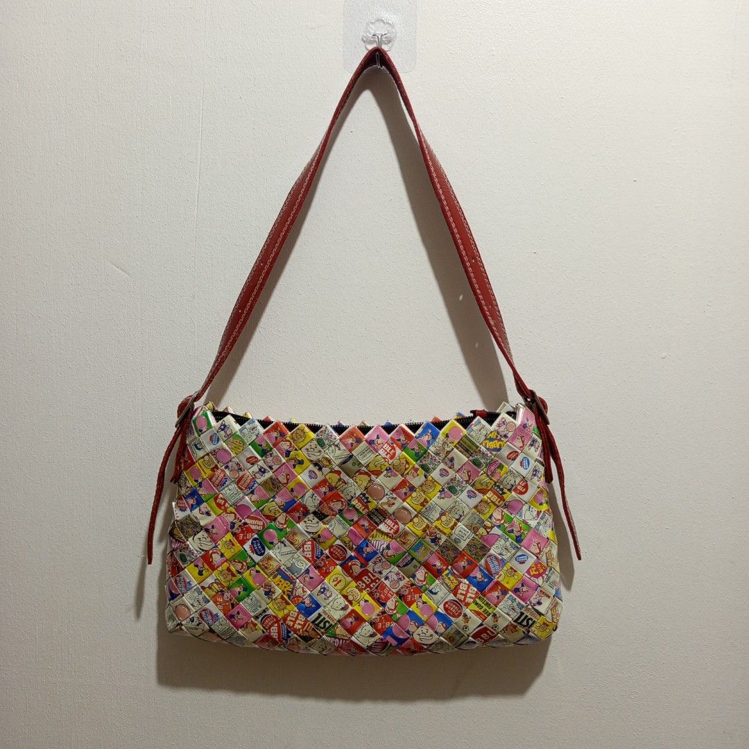 Made in Vietnam Dubble Bubble woven bag (Category: Shoulder Bags) located in Manila. Submitted by hezzy.ph (Listing ID 1460301826, Image 1). Description: made in Vietnam bought from pasabuy no flaws! very artsy and whimsy.