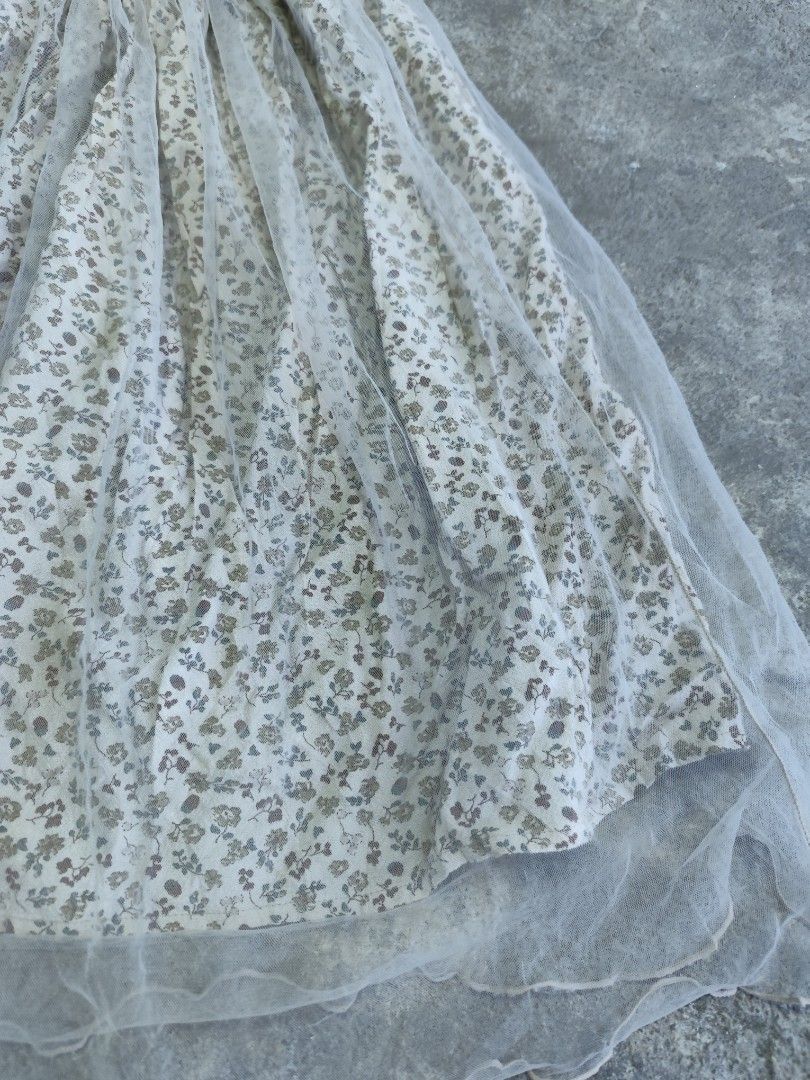 MAMARAKU MIDI SKIRT (Category: Skirts) located in Alabel. Submitted by OLDWORLD_GARMENTS (Listing ID 1460242007, Image 2). Description: MAMARAKU MIDI SKIRT xs - medium WL 22-28 LENGTH INNER 20.5 INCHES OUTER 22.5 INCHES.