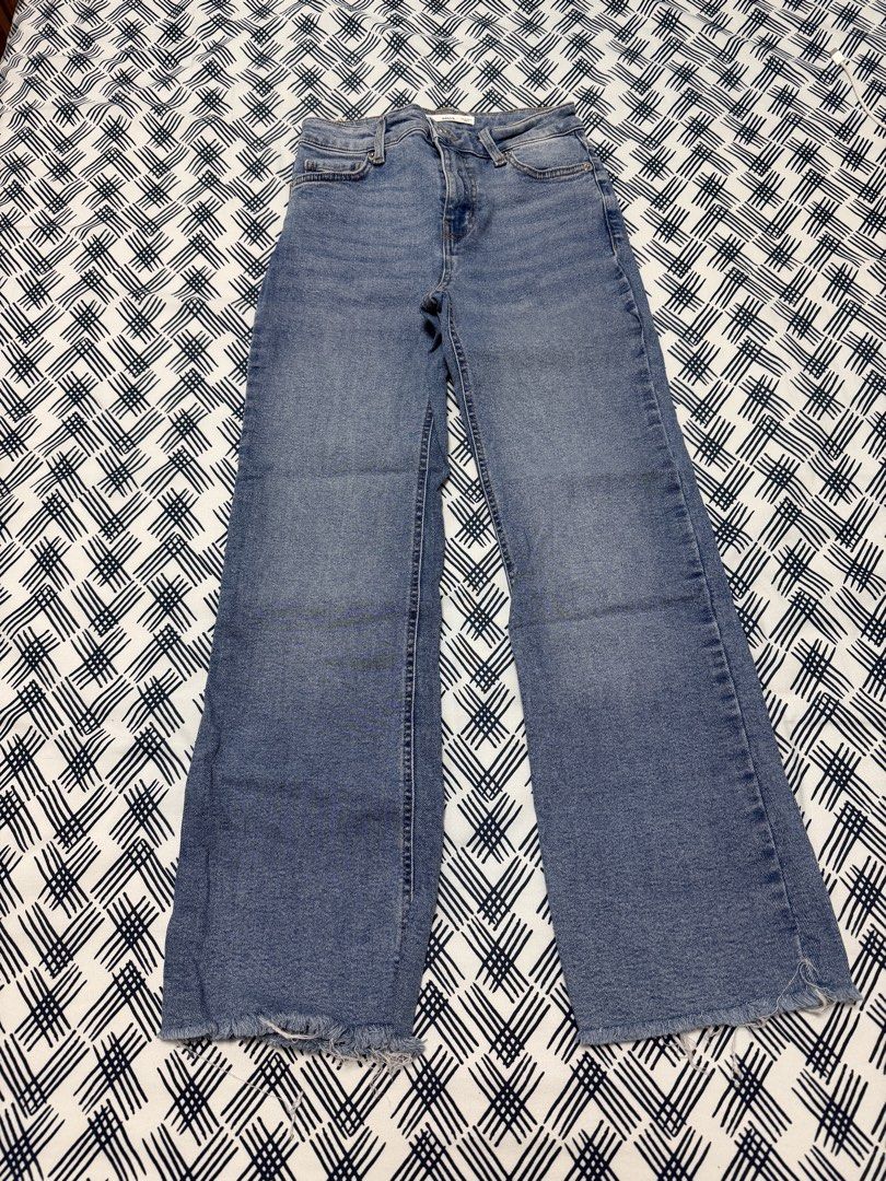 Mango High Waist Flare Jeans (Category: Jeans) located in Pasig City. Submitted by joy_b_ (Listing ID 1460225293, Image 1). Description: Size: 34 EU or Size 02 US. This can for women with 25 to 26 waistline. Style: Jeans is high waist and loose flare Length: 29 Waist: 25-26 Bank Transfer only for payments and shipping c/o buyer.