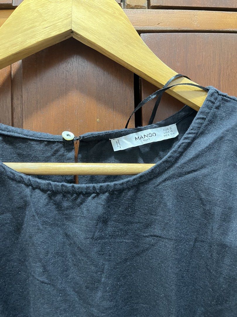 Mango Linen Black Top (Category: Blouses) located in Cagayan de Oro. Submitted by prelovederela (Listing ID 1460266431, Image 2). Description: -linen material! luv this -no fade/flaws.