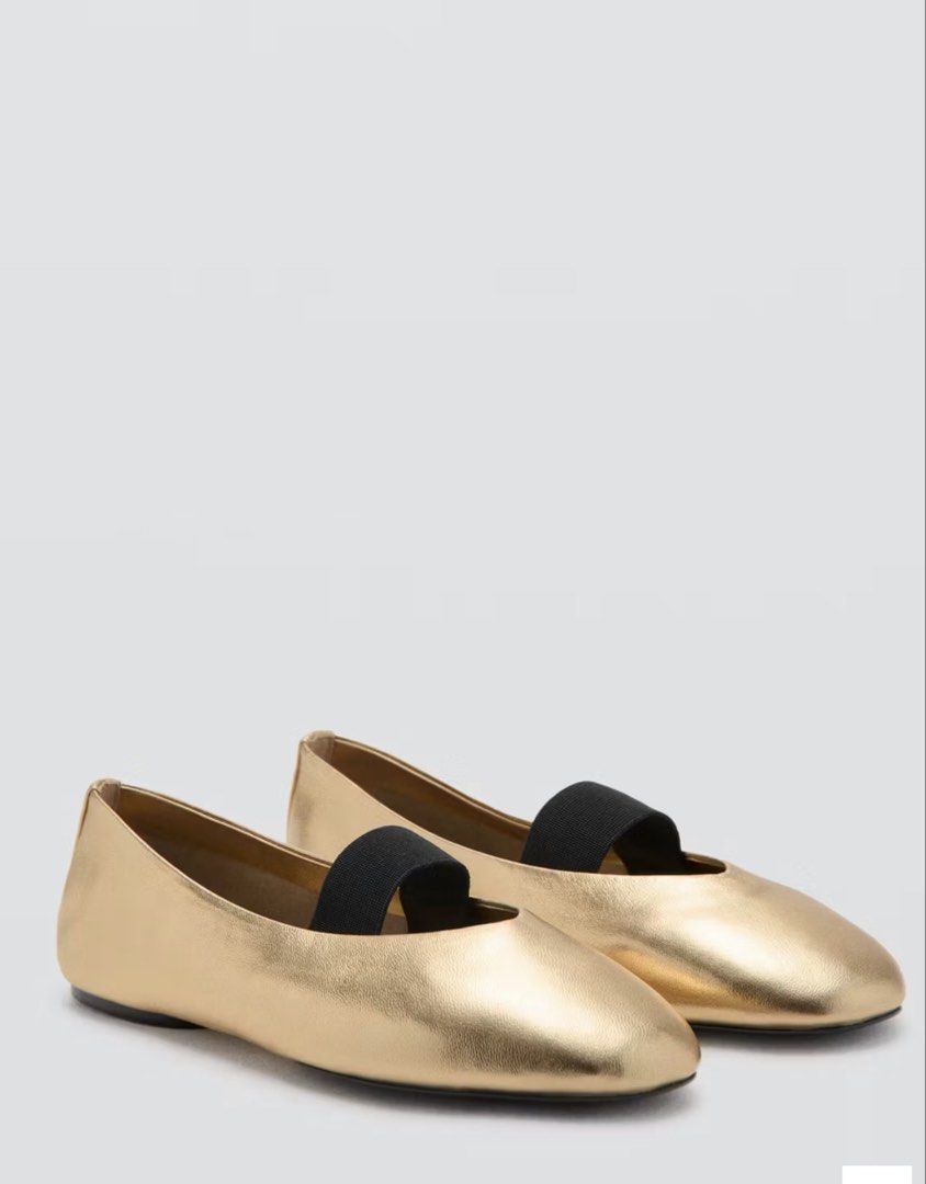 MANGO Strap Leather Shoes – Gold (Category: Flats & Sandals) located in Manila. Submitted by myckalingl38070 (Listing ID 1460137140, Image 1). Description: MANGO Strap Leather Shoes – Gold | Size 35 ✨ Brand new / Like new condition * Only tried on indoors to check the fit. * Never used outside. * No flaws or signs of wear. * Size EU 35. * Comes exactly as shown. Super pretty and perfect if you want to elevate a simple outfit. 💛.