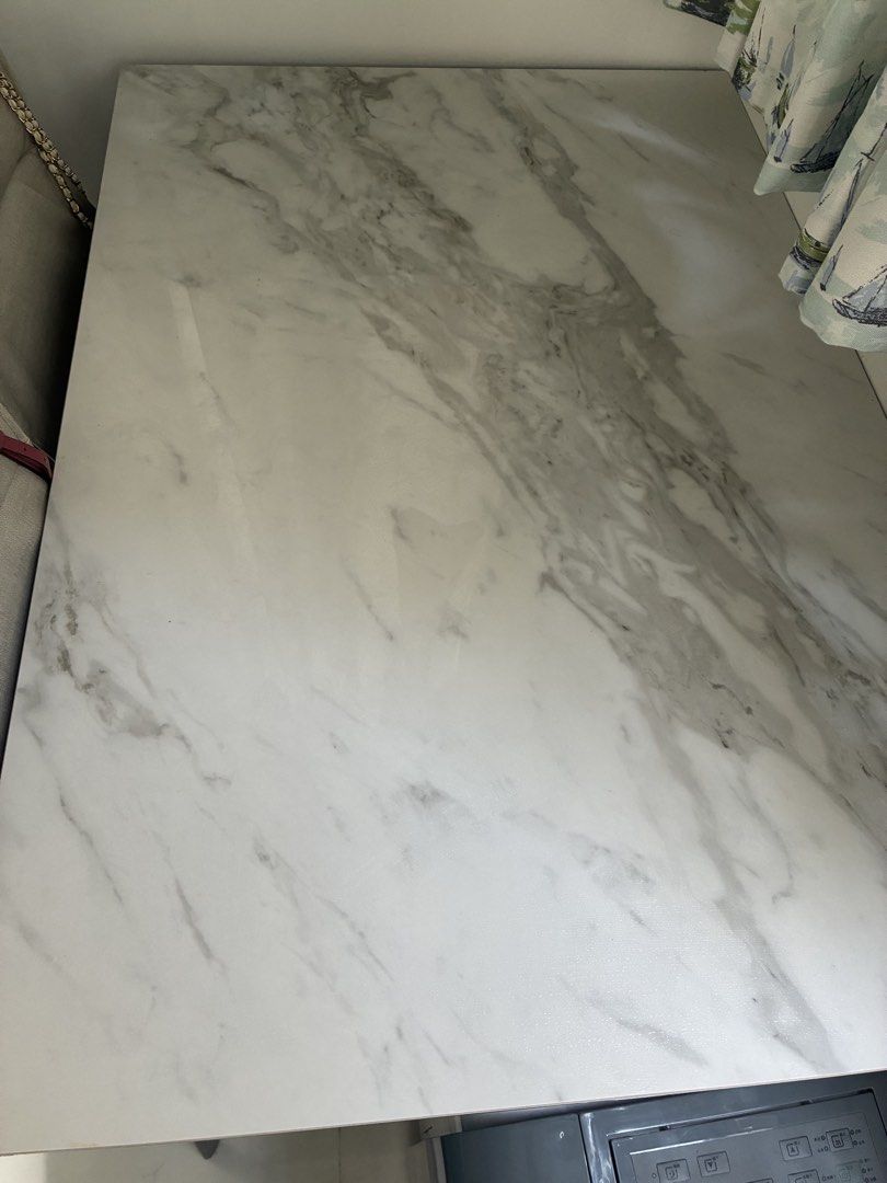Marble Effect Dining Table （分類：桌子）位於 Hong Kong。 由 shopoholic21 提交（商品編號 1460110384，圖片 2）。簡介： Marble effect dining table. Rectangular shape with rounded corners. Dark grey legs. Measures approximately 110 long and 74cm wide. Good for small dining areas or as a desk. Can be extended 30 cm each end . Becomes 160 cm when fully extended. Easy to clean surface. Selling as it doesn't fit my new space. I also have 6 chair to go with it , the condition of 