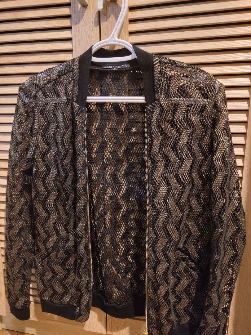 Mark Bumgarner Jacket (Category: Coats, Jackets and Outerwear) located in Makati City. Submitted by kfcalderon926 (Listing ID 1460218678, Image 1). Description: designer: Mark Bumgarner black and gold Jacket size small never used Rfs: decluttering MOP: BPI/Gcash/ Gotyme delivery: via Grab or Lalamove ONLY. sf c/o. buyer Location: Makati.