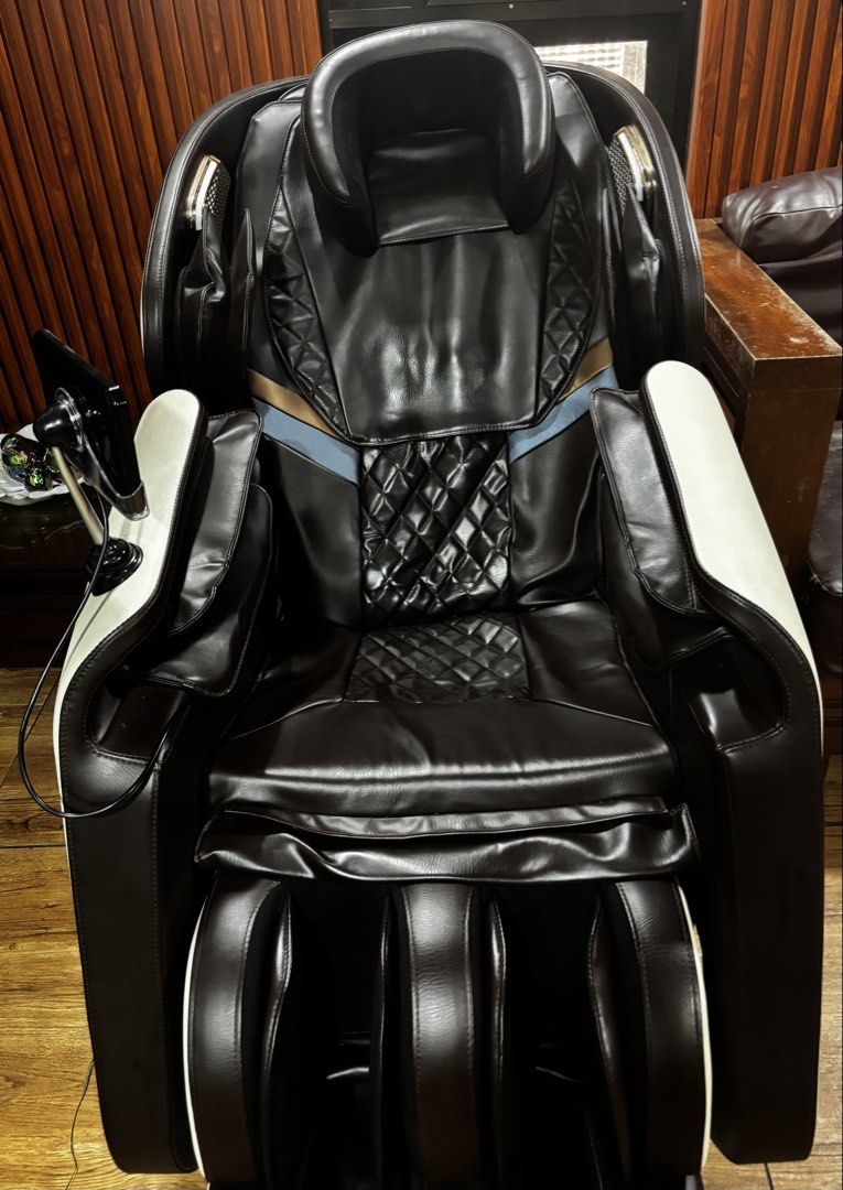 Massage chair (Category: Other Home Appliances) located in Marikina City. Submitted by marieiram (Listing ID 1460253389, Image 3). Description: .