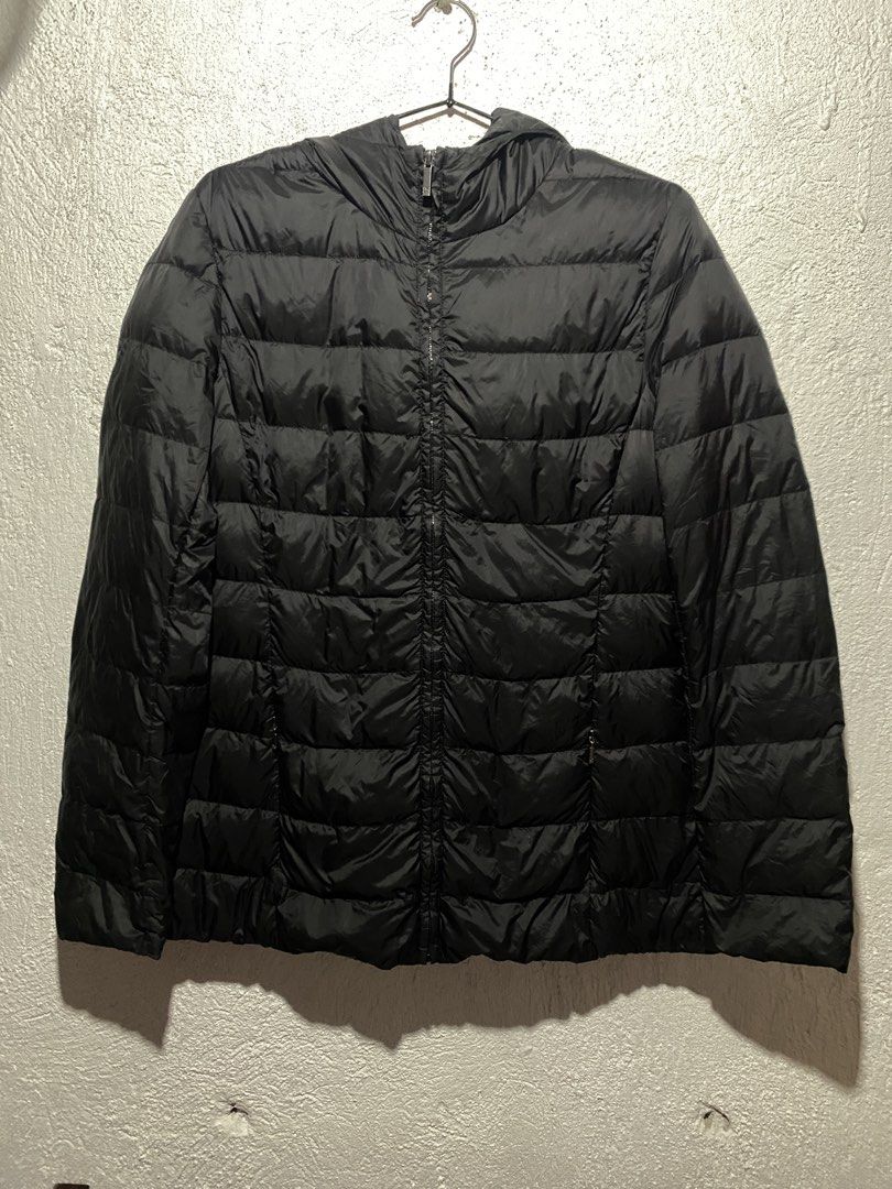 Max Mara (Category: Coats, Jackets and Outerwear) located in Manila. Submitted by aytem_random (Listing ID 1460201744, Image 1). Description: .
