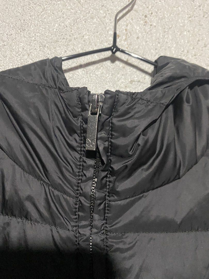 Max Mara (Category: Coats, Jackets and Outerwear) located in Manila. Submitted by aytem_random (Listing ID 1460201744, Image 2). Description: .