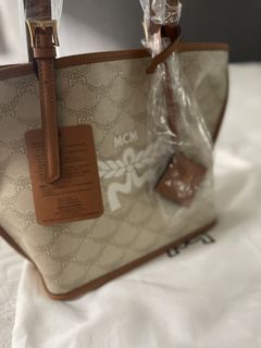 (Category: ) located in . Submitted by nyjcloset (Listing ID 1460174644, Image 1). Description: .