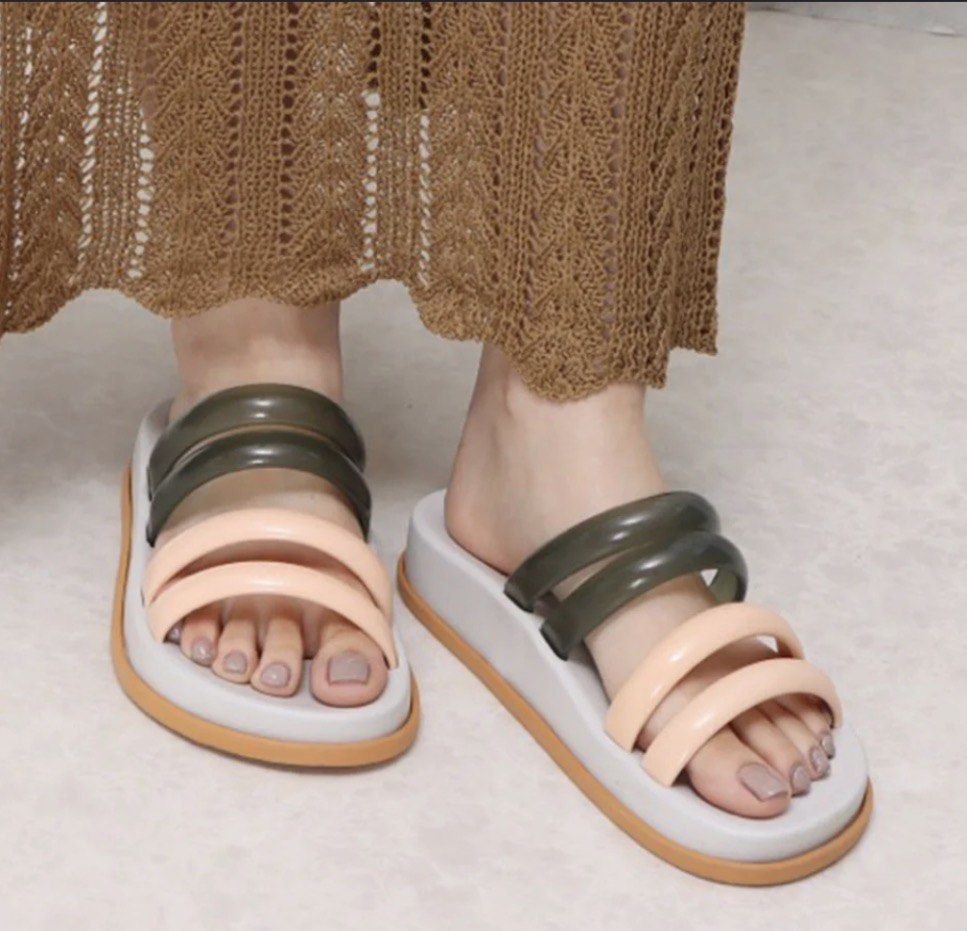 Melissa Vegan Soft Wave slide sandals (Category: Flats & Sandals) located in Paranaque City. Submitted by dalle_closet (Listing ID 1460205017, Image 2). Description: size: US 6 slightly used pa lightweight sandals.