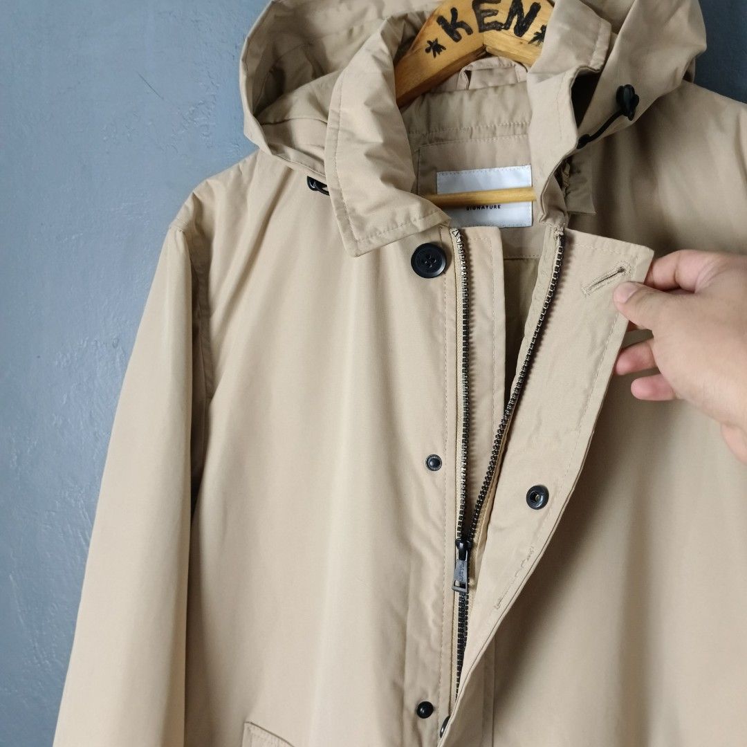 Men's - Cole Haan (Category: Coats, Jackets and Outerwear) located in Bacolod City. Submitted by drop.ph (Listing ID 1460219547, Image 3). Description: Cole Haan - Classic Hooded Rain Jacket Authentic *Detachable Hood *Size S - 21.5x28.5 *Excellent cloth *Minor Dirt *Price: 2,000php *Add SF if outside Bacolod City .