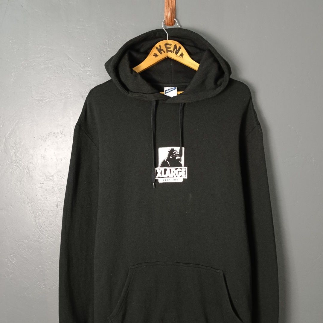 Men's - XLarge (Category: Coats, Jackets and Outerwear) located in Bacolod City. Submitted by drop.ph (Listing ID 1460213242, Image 1). Description: XLARGE - Mid Logo Authentic *Oversized *Size S fits L - 22.5x30.5 *Excellent cloth *Minor stain *Price: 1,200php *Add SF if outside Bacolod City .