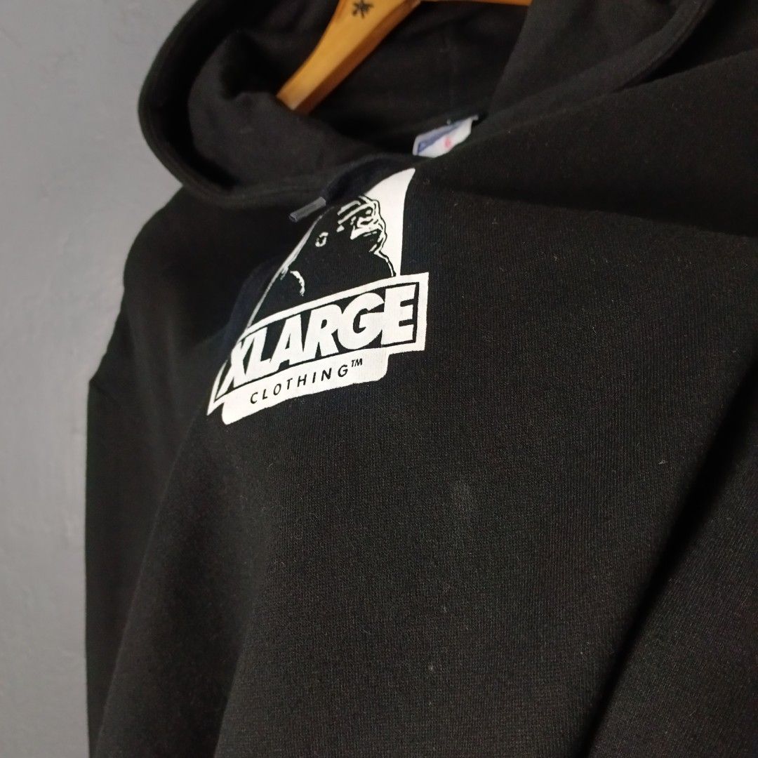 Men's - XLarge (Category: Coats, Jackets and Outerwear) located in Bacolod City. Submitted by drop.ph (Listing ID 1460213242, Image 3). Description: XLARGE - Mid Logo Authentic *Oversized *Size S fits L - 22.5x30.5 *Excellent cloth *Minor stain *Price: 1,200php *Add SF if outside Bacolod City .