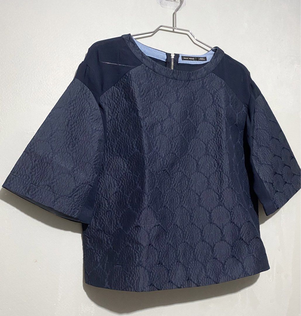 Mesh shoulder back blouse (Category: Blouses) located in Mandaluyong City. Submitted by aiztyle (Listing ID 1460138444, Image 2). Description: Mesh shoulder back Blouse Back zipper Best fit Medium Measurement: Bust 36”-38” Length 21” SALE Php150.00 only.