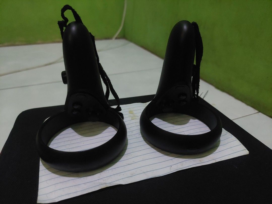 Meta Quest/Oculus Quest 1 VR 128GB (Category: Other Gadgets) located in Manila. Submitted by vastcat-29e9b6 (Listing ID 1460208692, Image 2). Description: Meta Quest 1/Oculus 1 VR 128GB no issue pick up only. with case and quest link cable tondo manila loc.