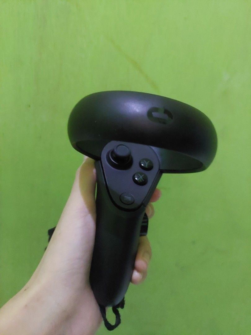 Meta Quest/Oculus Quest 1 VR 128GB (Category: Other Gadgets) located in Manila. Submitted by vastcat-29e9b6 (Listing ID 1460208692, Image 3). Description: Meta Quest 1/Oculus 1 VR 128GB no issue pick up only. with case and quest link cable tondo manila loc.