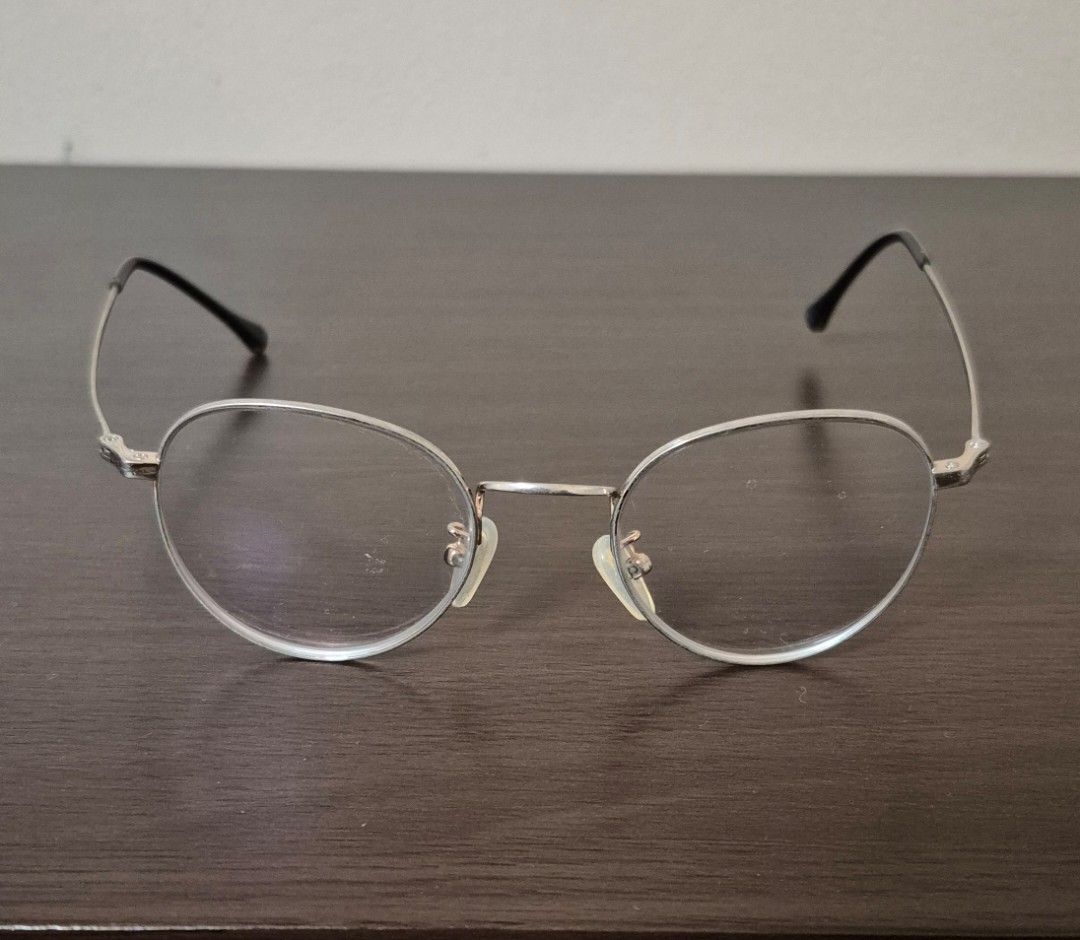 Metal Eyeglass Frame (Category: Sunglasses & Eyewear) located in Quezon City. Submitted by akcstuff (Listing ID 1460176648, Image 1). Description: Color: Light gold - Replaceable lenses and nosepads - Needs cleaning - Selling as is.