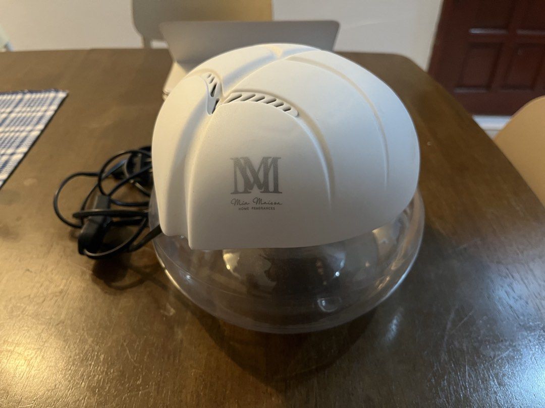 Mia Maison - Air Purifier (Category: Air Purifiers & Dehumidifiers) located in Manila. Submitted by mmy.nona (Listing ID 1460194449, Image 3). Description: Pre-loved Mia Maison Leaf Air Revitalizer in good working condition. No longer in use, so letting it go. • Model: HDL-608 • 13W • 220–240V / 50Hz • 800 ft² coverage • With power cord • Water-based air revitalizer • Actual photos posted.