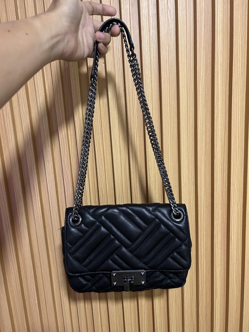 MICHAEL KORS - PEYTON SHOULDER/CROSSBODY FLAP BAG (Category: Luxury Bags & Wallets) located in Dasmarinas. Submitted by pseudonym. (Listing ID 1460132162, Image 1). Description: black quilted leather Michael Kors Peyton medium shoulder flap bag featuring a diagonal chevron pattern and a chain strap. EXCELLENT CONDITION USED / NO FLAWS feel free to inquire quick replies.
