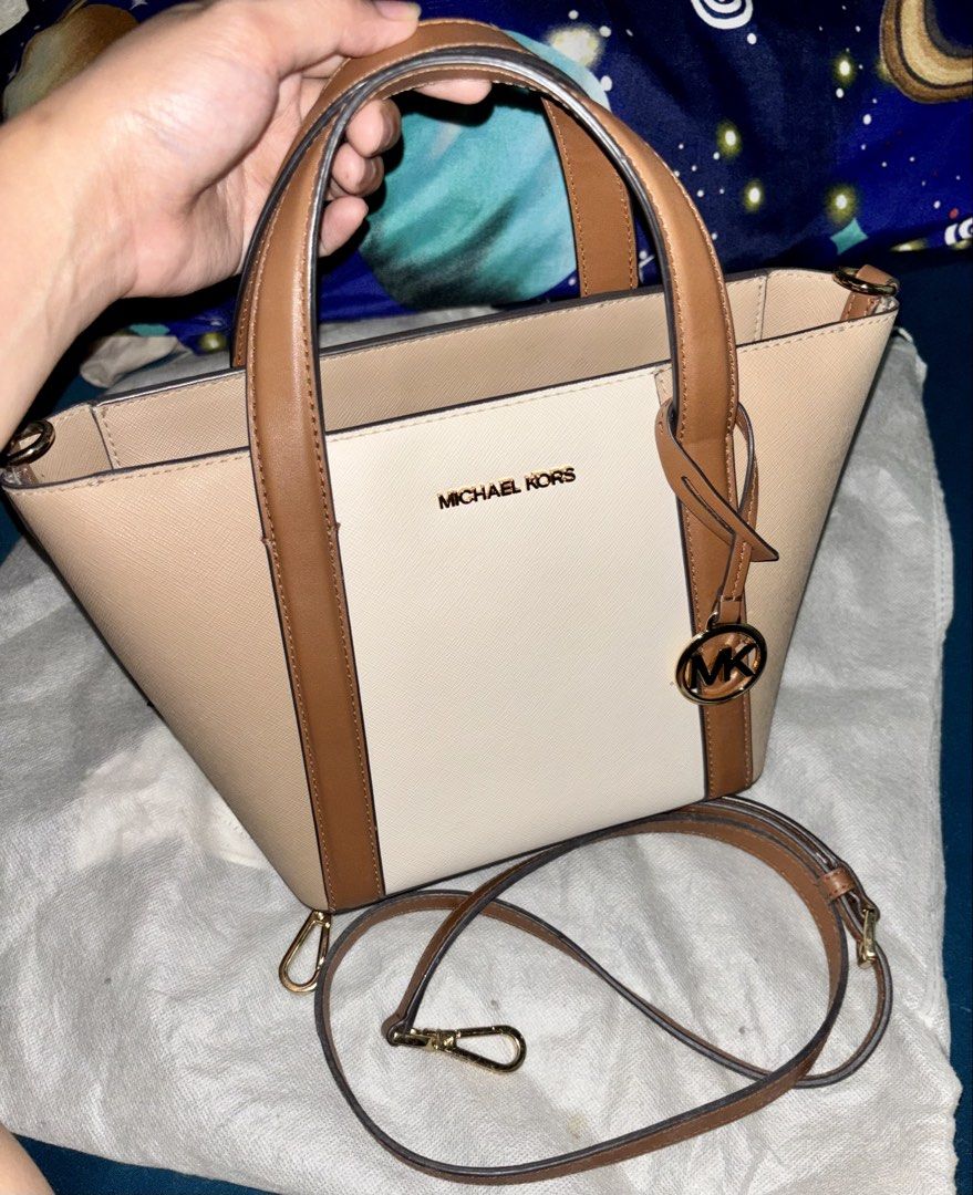 Michael Kors Bag (Category: Luxury Bags & Wallets) located in Marikina City. Submitted by littlespender (Listing ID 1460161159, Image 1). Description: - Stylish Michael Kors tote bag - Elegant beige and cream colorblock design - Genuine leather trim and handles - Includes a detachable crossbody strap for versatile wear - Accented with sophisticated gold hardware - Ample interior space for all your essentials - Ideal for everyday use and a perfect