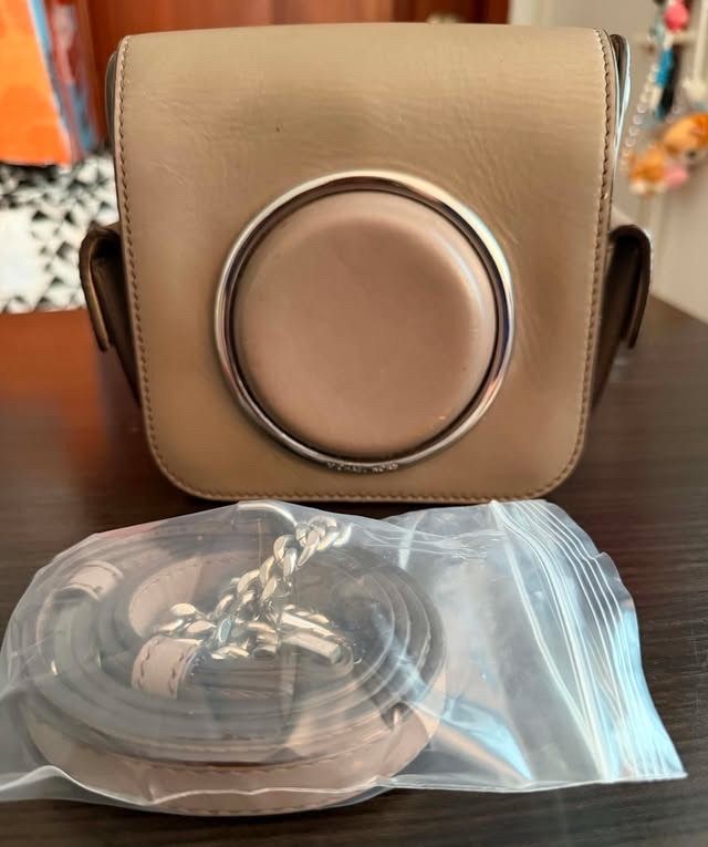 Michael Kors Camer Slingbag (Category: Luxury Bags & Wallets) located in Pateros City. Submitted by yeahshop29 (Listing ID 1460125490, Image 1). Description: .