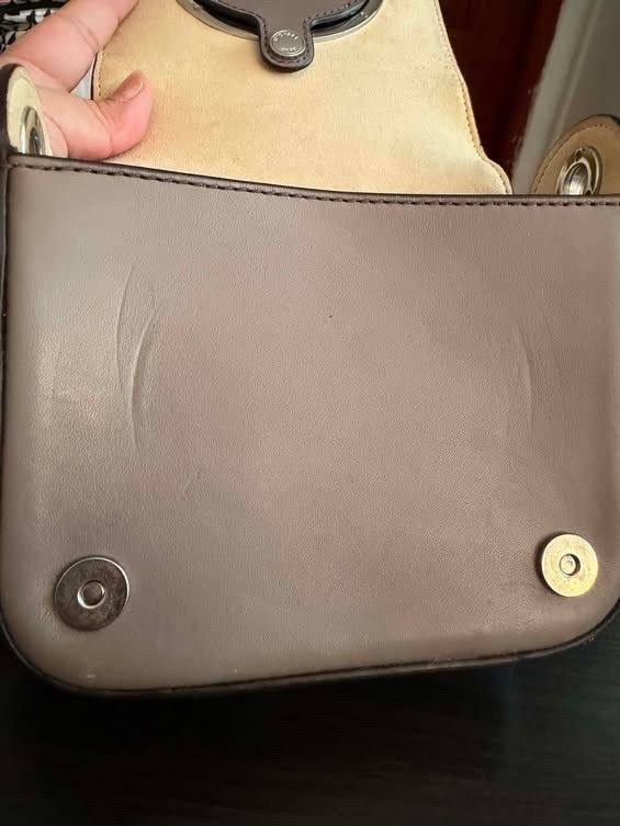 Michael Kors Camer Slingbag (Category: Luxury Bags & Wallets) located in Pateros City. Submitted by yeahshop29 (Listing ID 1460125490, Image 3). Description: .