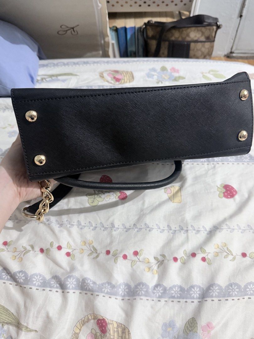 Michael Kors Hamilton Satchel Saffiano Leather (Category: Shoulder Bags) located in Manila. Submitted by prelovedbygayle (Listing ID 1460276079, Image 3). Description: Silhouette & Structure: Features a structured, trapezoidal tote silhouette with a belted top trim. Hardware: Accented with polished gold-tone hardware, including a prominent engraved “MK” logo padlock on the center front and attached decorative key clochette. Carrying Options: Outf