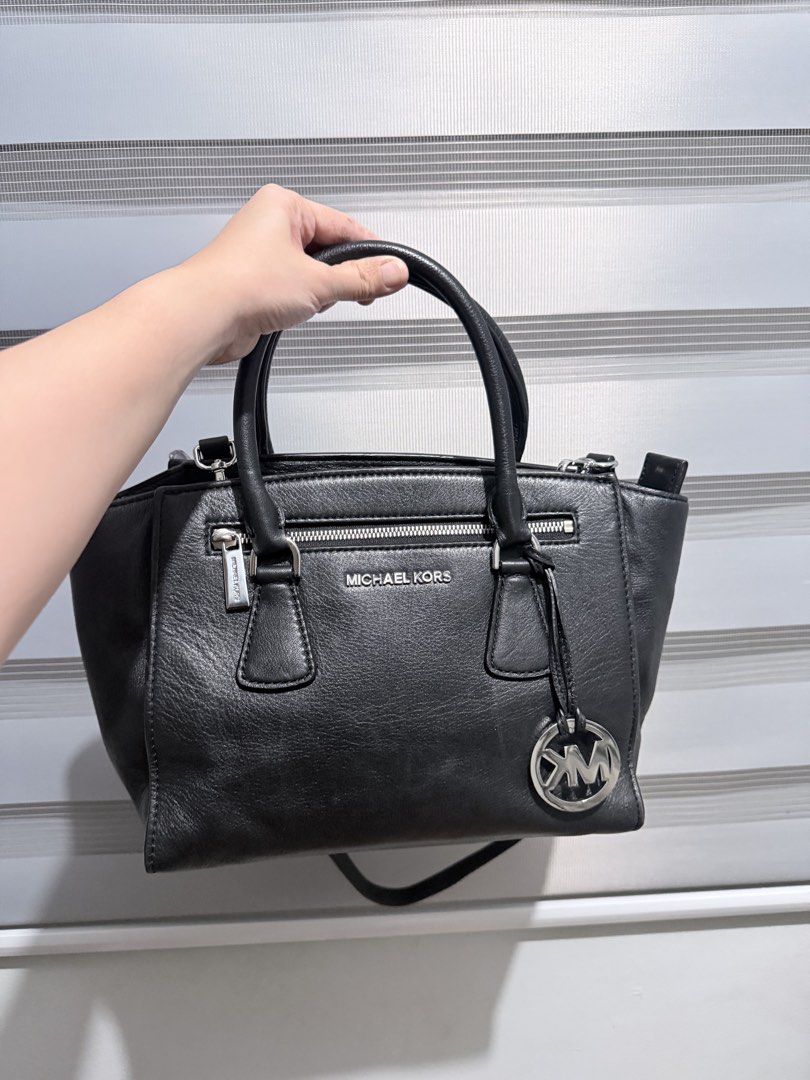 Michael Kors Sophie Satchel (Category: Cross-body Bags) located in Manila. Submitted by prelovedbygayle (Listing ID 1460276648, Image 1). Description: Silhouette & Build: Features a structural, slightly winged trapezoidal body crafted from durable smooth leather. Front Details: Outfitted with a signature functional horizontal front zipper pocket adorned with a vertical leather zip pull. Hardware & Branding: Finished with silver-tone hardware, inc