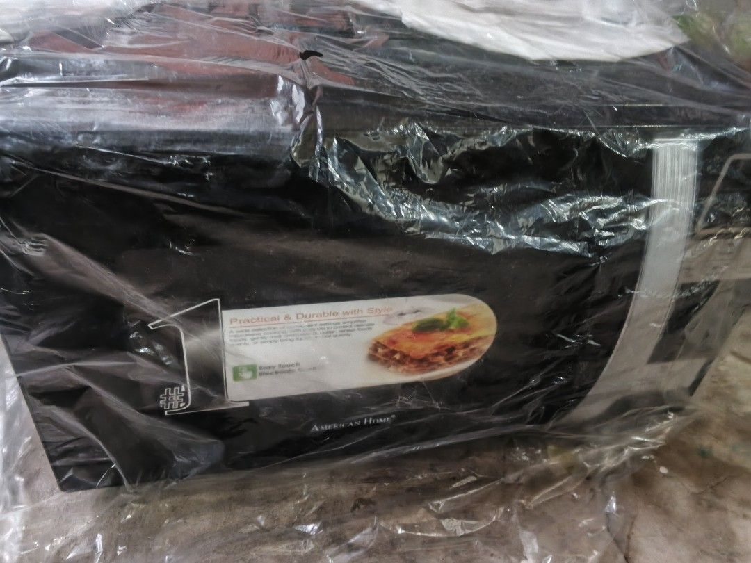 MICROWAVE OVEN (Category: Ovens & Toasters) located in Muntinlupa City. Submitted by mysticflower.67a765 (Listing ID 1460110466, Image 2). Description: .