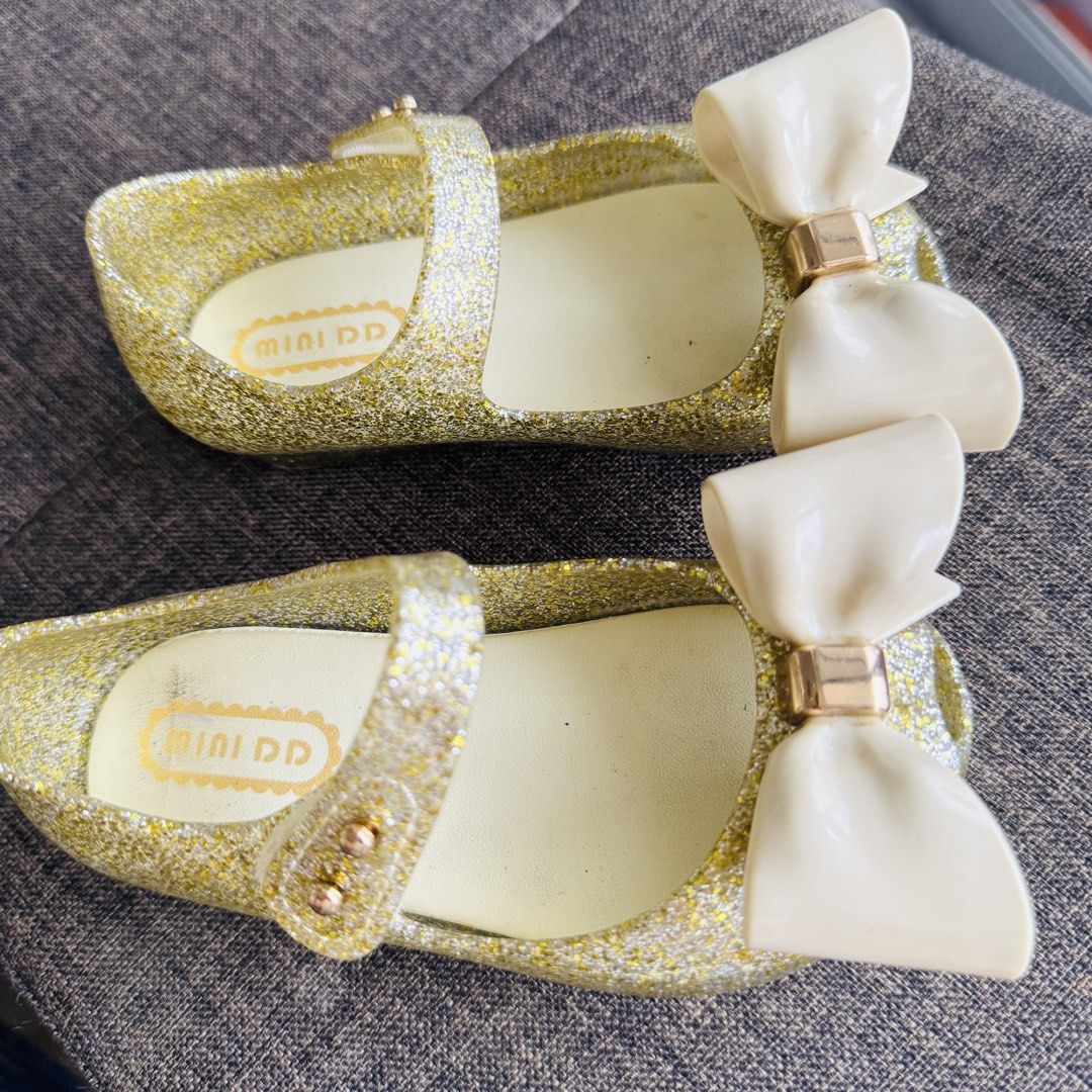 MINI DD Glitter Jelly Shoes with Bows (Category: Babies & Kids Fashion) located in Quezon City. Submitted by shop__dnce (Listing ID 1460161686, Image 2). Description: SIZE US 7 ; 13.8CM USED ONCE - Brand: MINI DD.