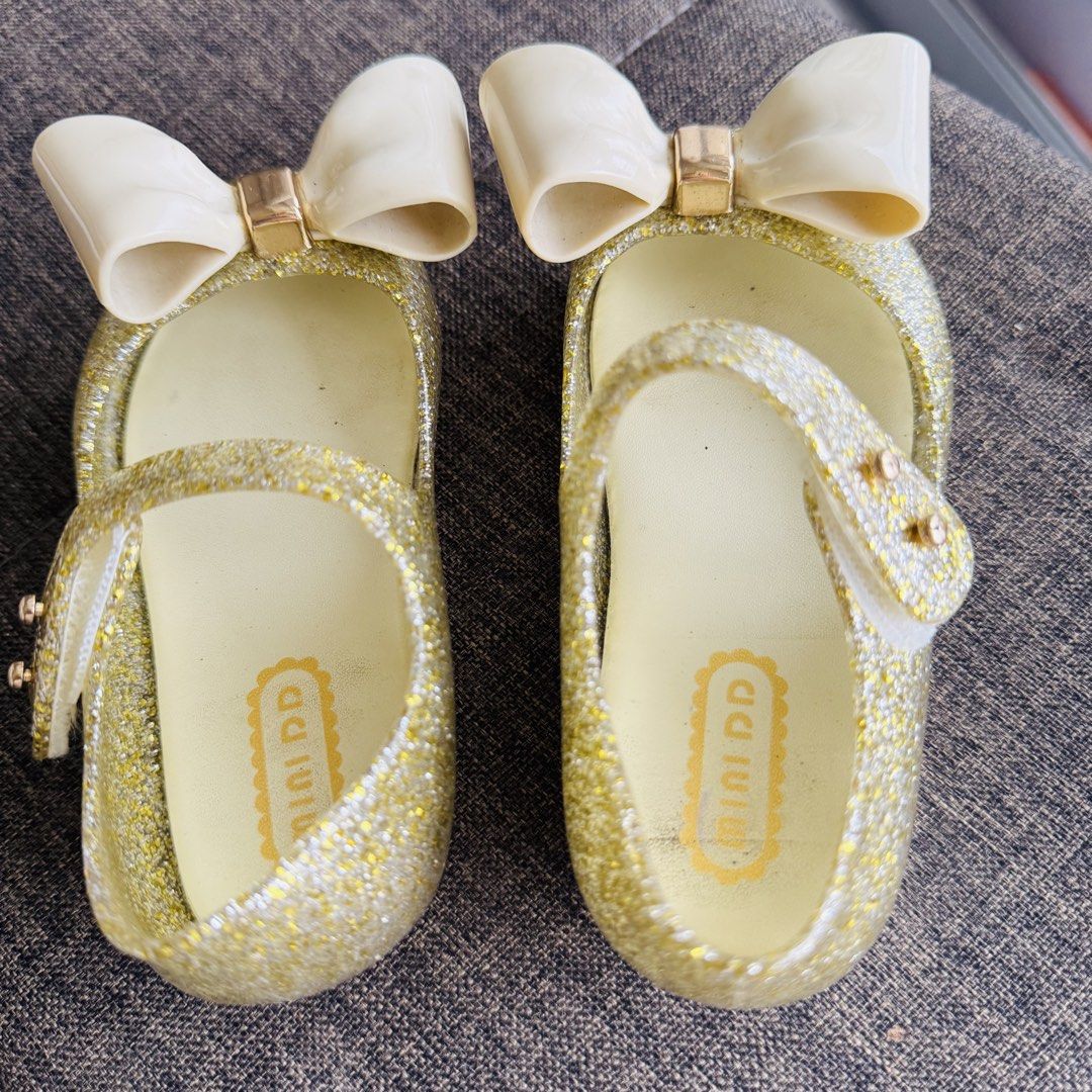 MINI DD Glitter Jelly Shoes with Bows (Category: Babies & Kids Fashion) located in Quezon City. Submitted by shop__dnce (Listing ID 1460161686, Image 3). Description: SIZE US 7 ; 13.8CM USED ONCE - Brand: MINI DD.