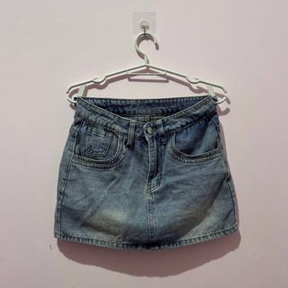 (Category: ) located in . Submitted by zbwears (Listing ID 1460181341, Image 1). Description: .