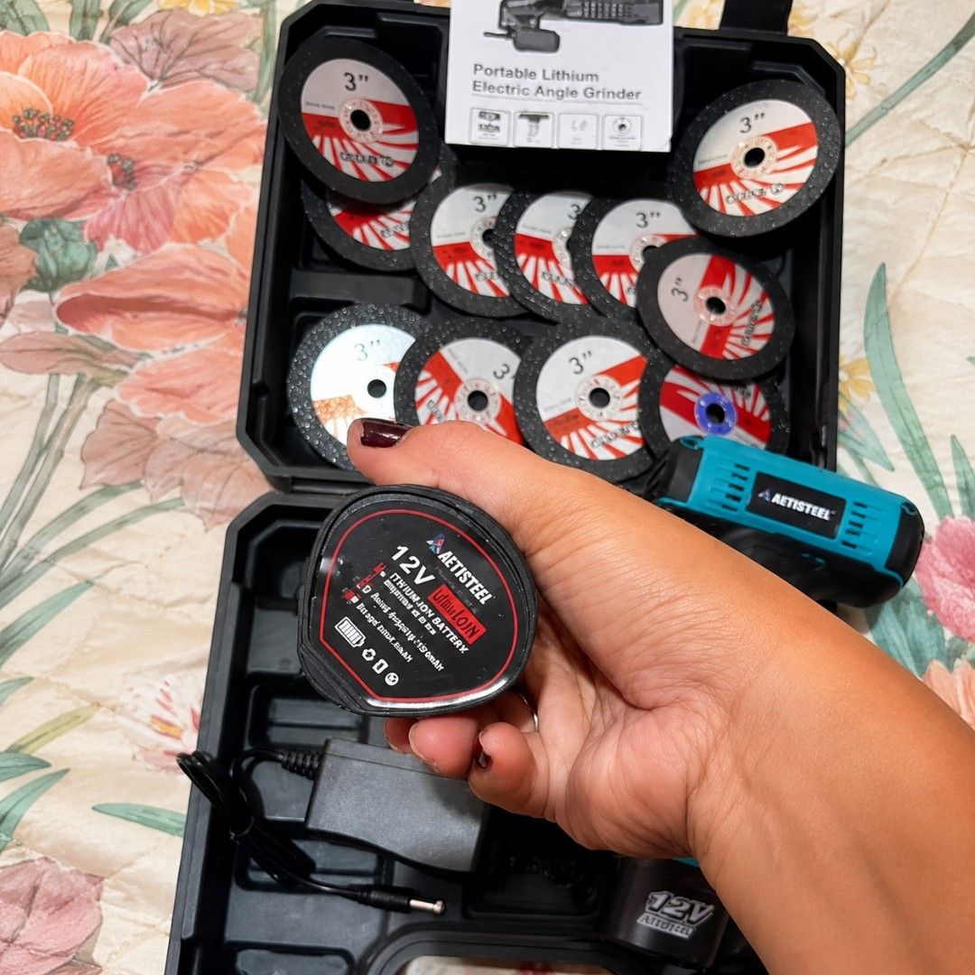 Mini Grinder Rechargeable 12v Battery with 12 Blades include (Category: Juicers, Blenders & Grinders) located in Quezon City. Submitted by dailydealhub (Listing ID 1460107666, Image 2). Description: Isa po akong Affiliate, kaya wala po akong on-hand na product. Kung gusto niyo pong mag-order ng product na katulad ng nasa listing, click niyo po ang link sa ibaba para ma-direct po kayo sa Store..