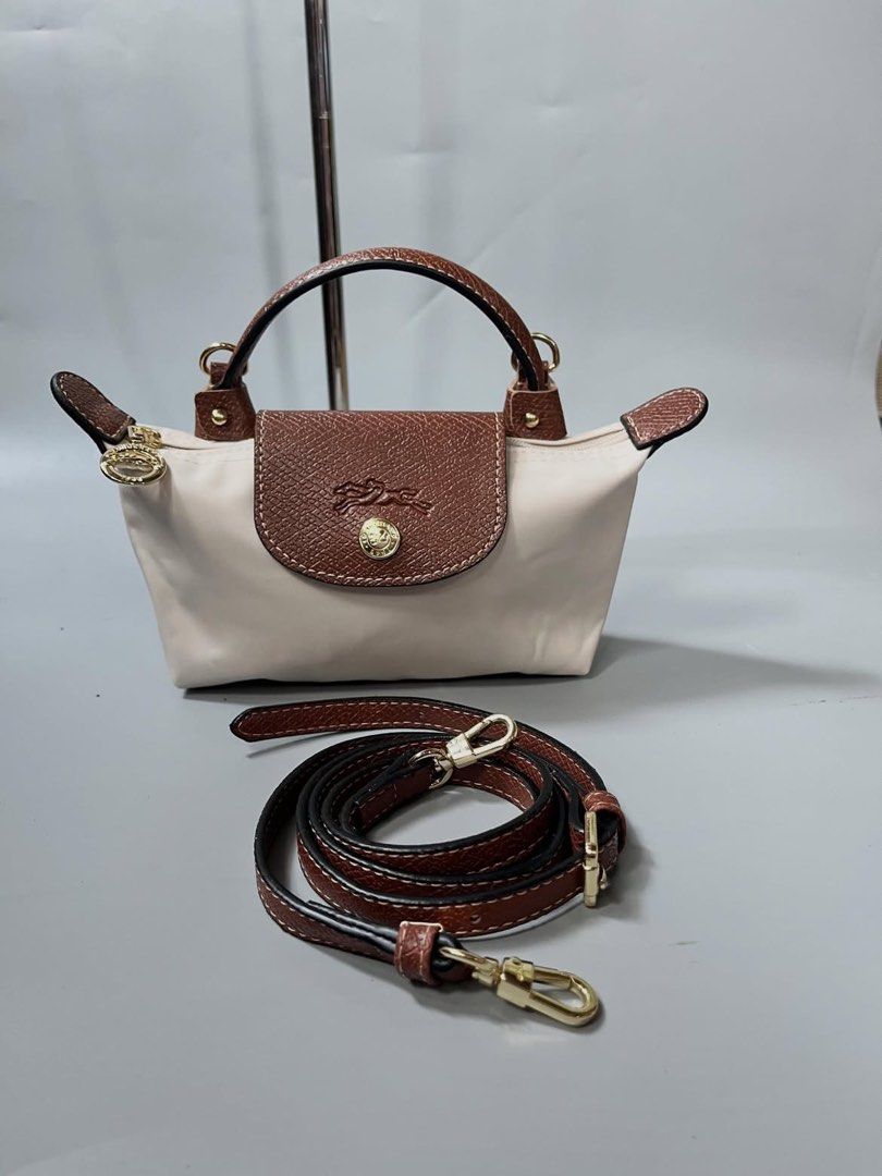 Mini longchamp (Category: Cross-body Bags) located in San Jacinto. Submitted by kellysthrift_ (Listing ID 1460140590, Image 2). Description: Mini micro longchamp.