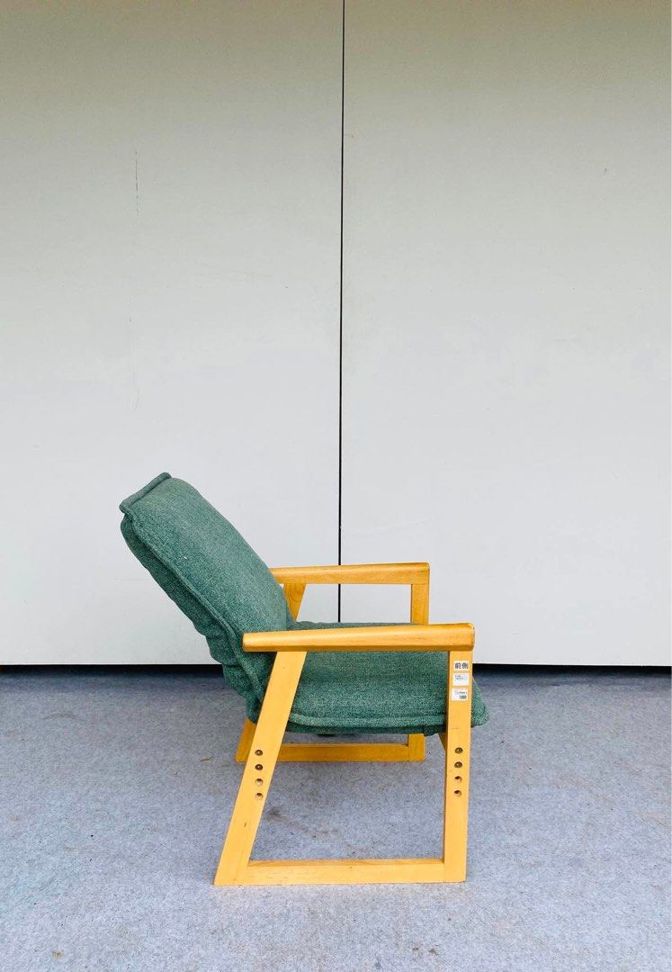 MINIMALIST RECLINING CHAIR (Category: Chairs) located in Manila. Submitted by _chinixx (Listing ID 1460125021, Image 3). Description: "JAPAN SURPLUS" MINIMALIST RECLINING CHAIR SIZE: 22L" x 22W" x 17Sh" x 33H" inches (AS-IS ITEM) IN GOOD CONDITION.