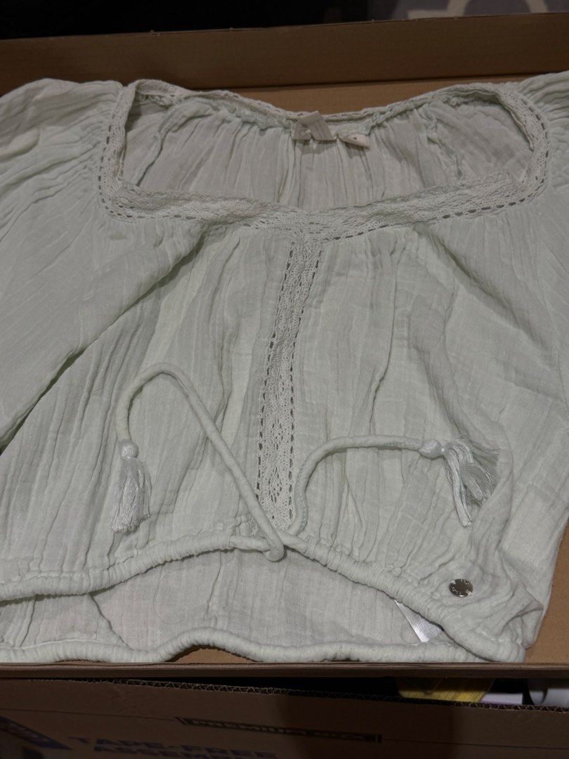 Mint Green Muslin Cotton Roxy Croptop (Category: Blouses) located in Paranaque City. Submitted by preluvdbyp (Listing ID 1460217773, Image 2). Description: •Payment Options: GCash or BPI Bank Transfer •Delivery/Shipping fee to be shouldered by buyer.