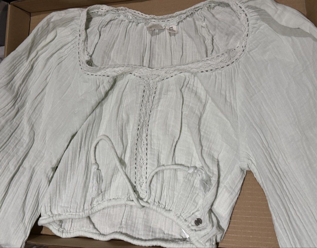 Mint Green Muslin Cotton Roxy Croptop (Category: Blouses) located in Paranaque City. Submitted by preluvdbyp (Listing ID 1460217773, Image 3). Description: •Payment Options: GCash or BPI Bank Transfer •Delivery/Shipping fee to be shouldered by buyer.