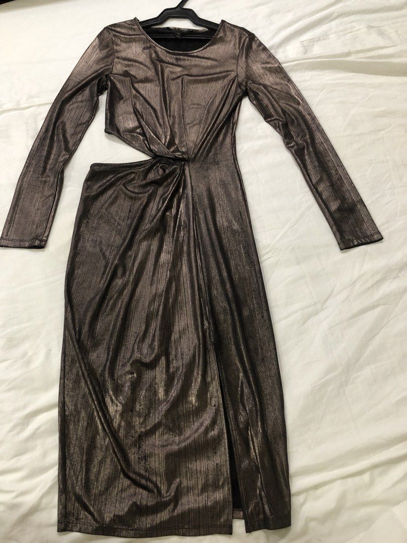 Miss Selfridge evening dress (Category: Evening dresses & gowns) located in Mandaluyong City. Submitted by bmorig (Listing ID 1460269178, Image 1). Description: dry clean already but na stock lang Authentic not ukay ukay .
