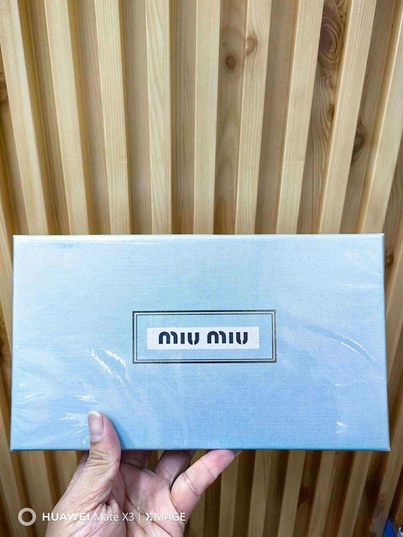 MIU MIU 4x20ML GIFT SET (Category: Fragrance & Deodorants) located in Quezon City. Submitted by embere_shop (Listing ID 1460111712, Image 2). Description: 📌 Perfect for yourself or as a gift! ✨ Whether you’re treating yourself or looking for a gift for birthdays and any special occasion, this is a great choice. 💗 The scent is very close to 0G and long-lasting, perfect if you want something that smells premium without going over budget. 💐 📌 Pl