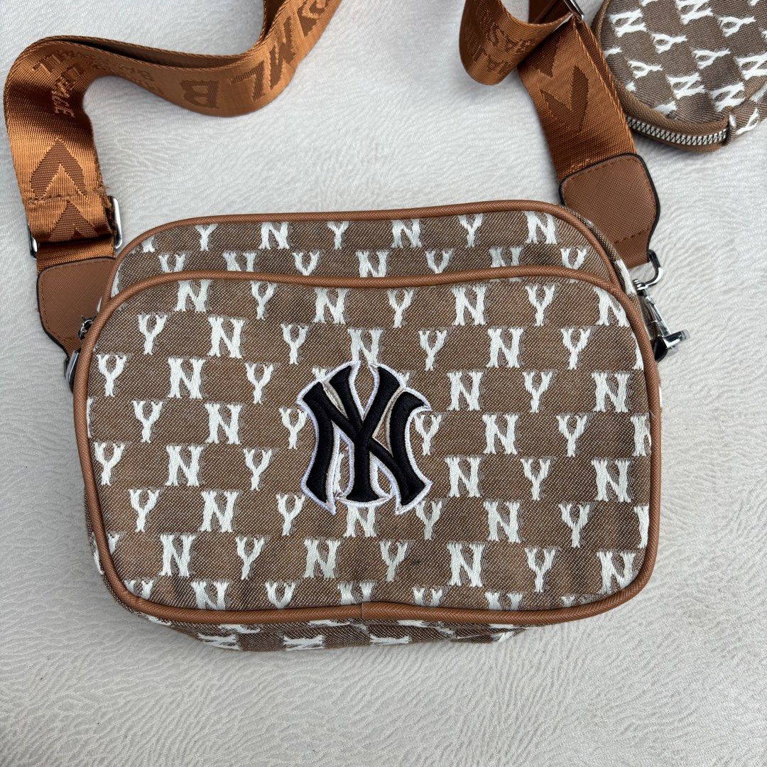 MLB NY Cross Body Bag (Category: Cross-body Bags) located in Baybay. Submitted by thrift.ed2023 (Listing ID 1460189982, Image 2). Description: MLB NY Cross Body Bag No Issue Good as New .
