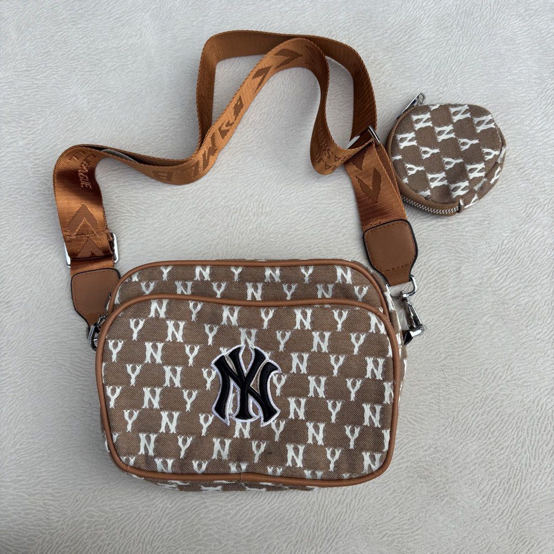 MLB NY Cross Body Bag (Category: Cross-body Bags) located in Baybay. Submitted by thrift.ed2023 (Listing ID 1460189982, Image 1). Description: MLB NY Cross Body Bag No Issue Good as New .
