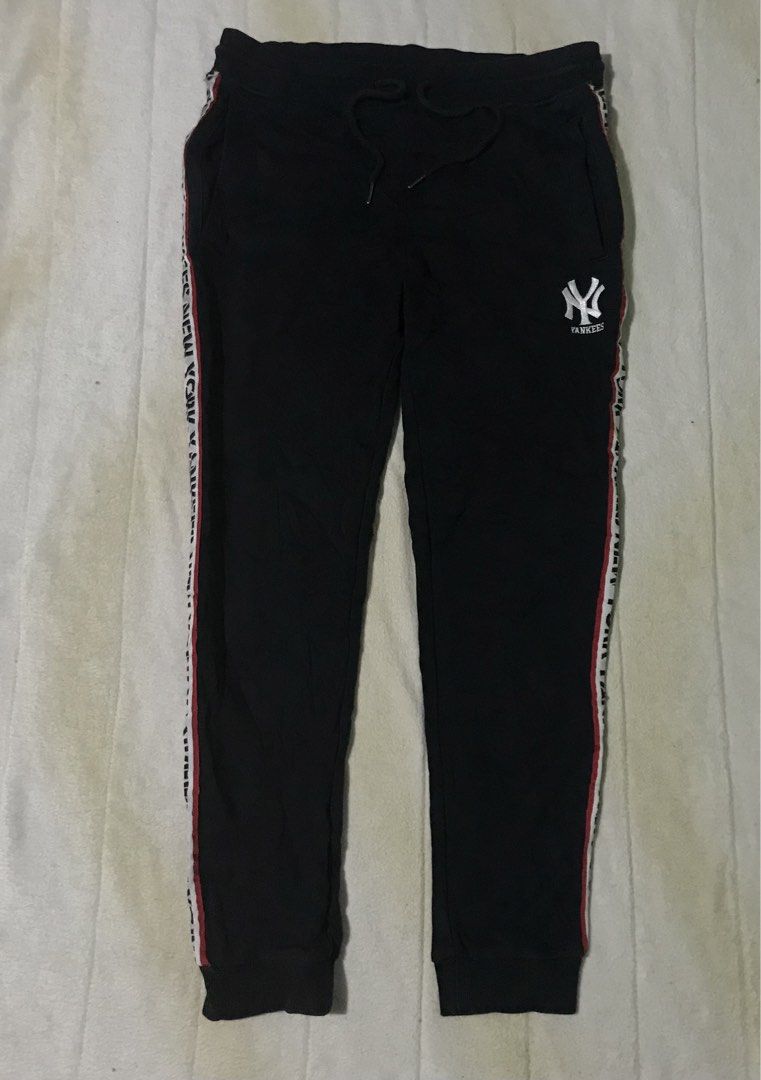 MLB NY Yankees Jogger Pants (Category: Joggers) located in Angeles City. Submitted by bashthriftstuff123 (Listing ID 1460171704, Image 2). Description: MLB NY Yankees Jogger Pants •Size : Large •Waist : 30-34 •Length : 37 •Verygood condi •No issue ₱350.