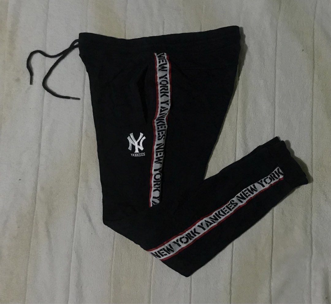 MLB NY Yankees Jogger Pants (Category: Joggers) located in Angeles City. Submitted by bashthriftstuff123 (Listing ID 1460171704, Image 1). Description: MLB NY Yankees Jogger Pants •Size : Large •Waist : 30-34 •Length : 37 •Verygood condi •No issue ₱350.