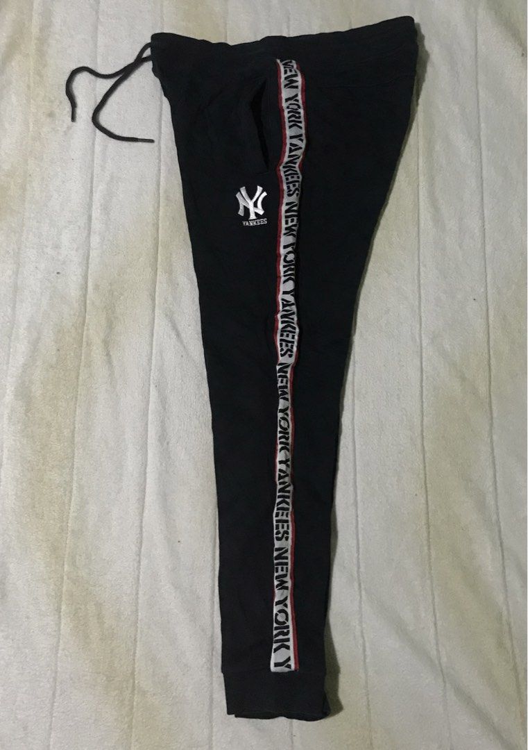 MLB NY Yankees Jogger Pants (Category: Joggers) located in Angeles City. Submitted by bashthriftstuff123 (Listing ID 1460171704, Image 3). Description: MLB NY Yankees Jogger Pants •Size : Large •Waist : 30-34 •Length : 37 •Verygood condi •No issue ₱350.