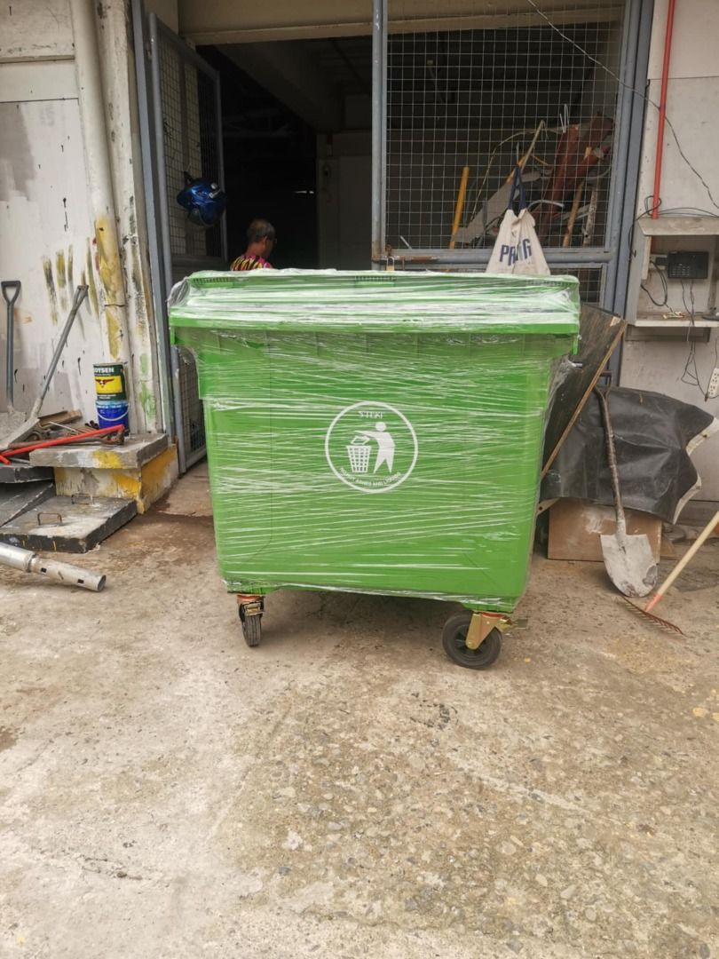 mobile bin trash bin (Category: Waste Bins & Bags) located in Manila. Submitted by happy_5845 (Listing ID 1460134277, Image 1). Description: 660 liters - green 1100 liters - green blue dark gray imported, heavy duty .