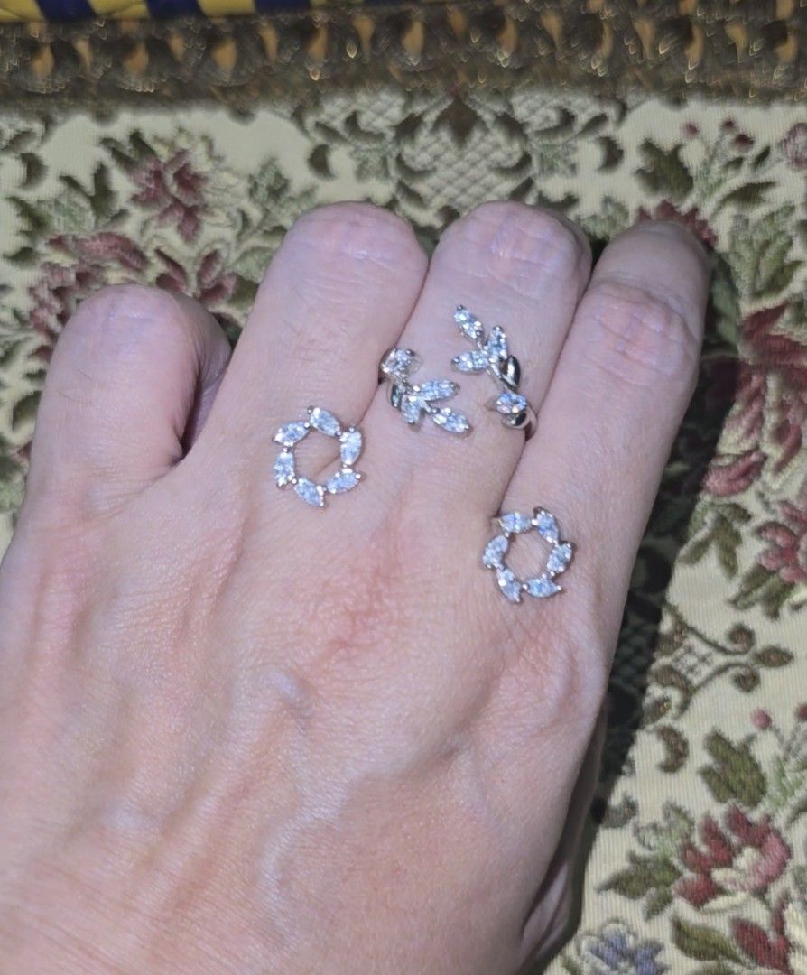 Moissanite stud earring & Ring (Category: Rings) located in Santa Rosa. Submitted by crystal1.0 (Listing ID 1460202073, Image 1). Description: Earring - S925 ❌️SOLD❌️Ring - Stainless steel.