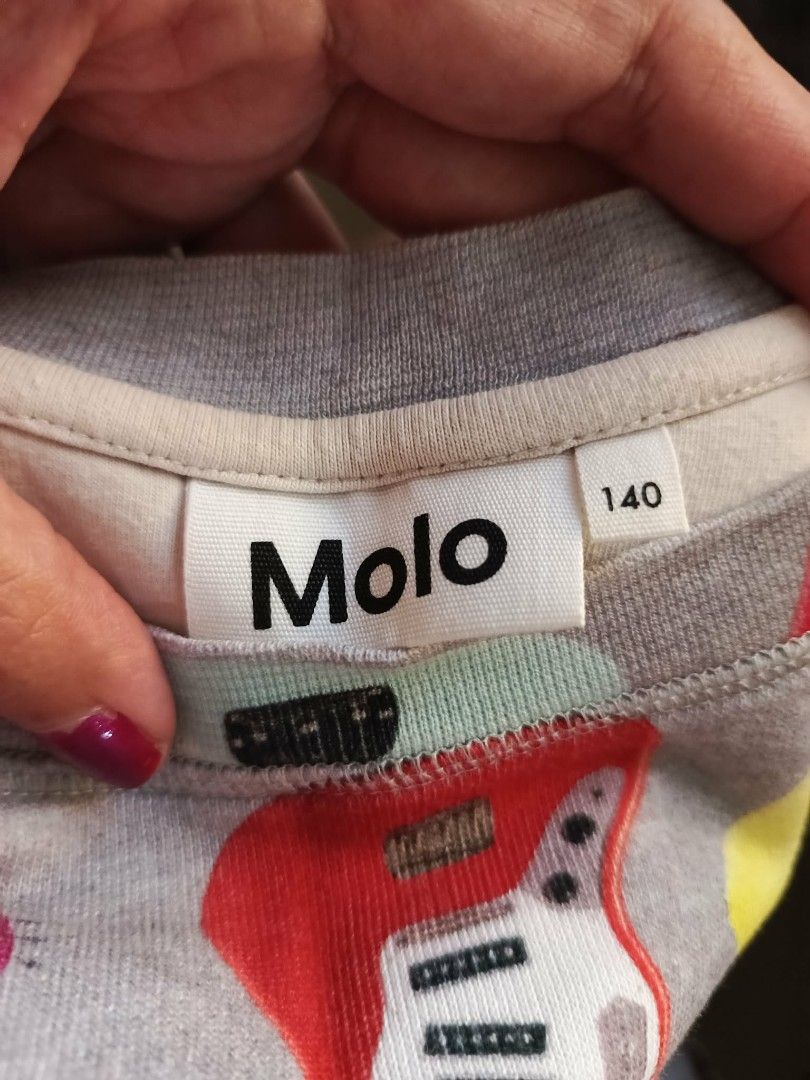 Molo Grey Guitar Print Sweatshirt Size 140 (Category: Babies & Kids Fashion) located in Cebu City. Submitted by violacloset (Listing ID 1460260049, Image 3). Description: - all in good condition mostly are worn once some are none at all. measurements: width: 17 1/2 in length: 22 in arm length: 18 in.