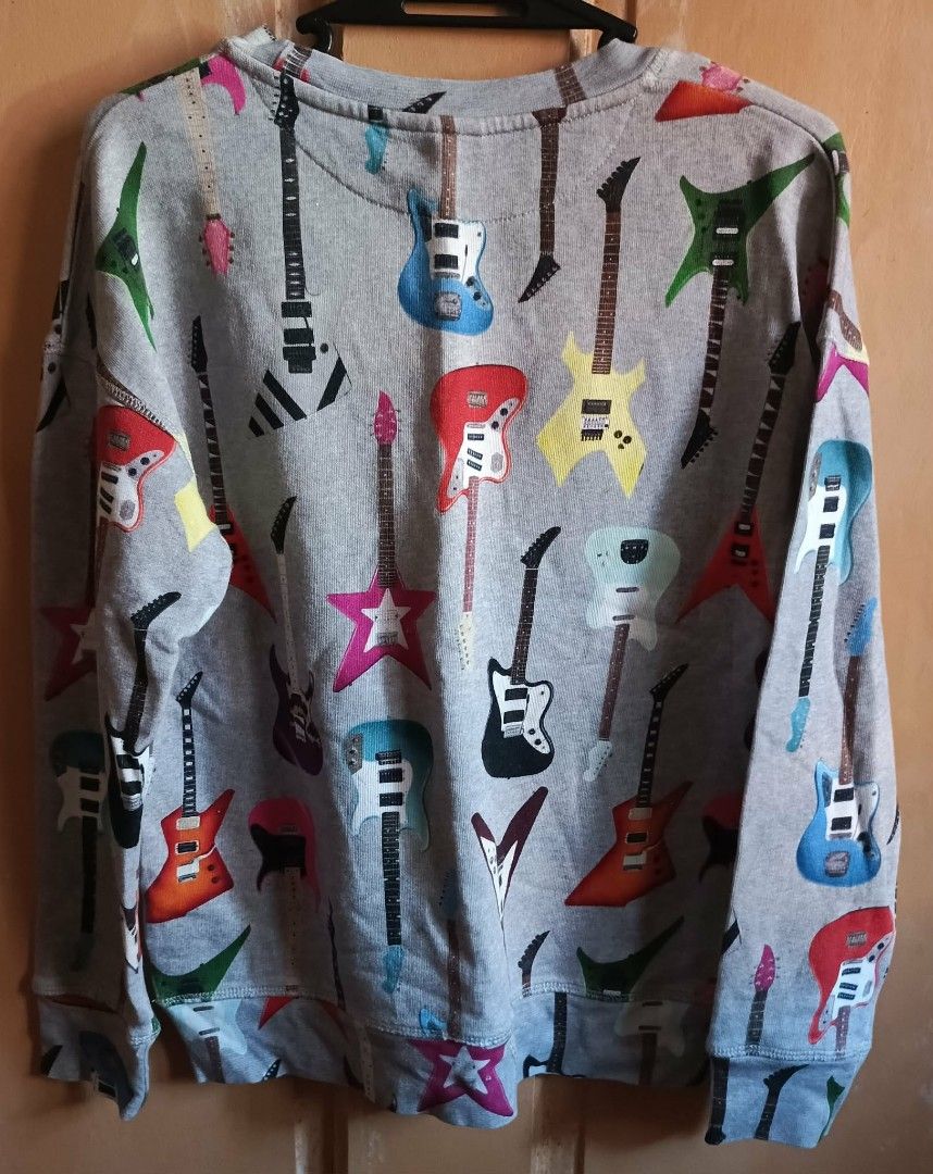 Molo Grey Guitar Print Sweatshirt Size 140 (Category: Babies & Kids Fashion) located in Cebu City. Submitted by violacloset (Listing ID 1460260049, Image 2). Description: - all in good condition mostly are worn once some are none at all. measurements: width: 17 1/2 in length: 22 in arm length: 18 in.